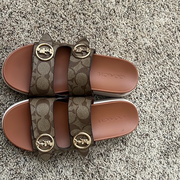 COACH ✨ - Picture 2 of 5